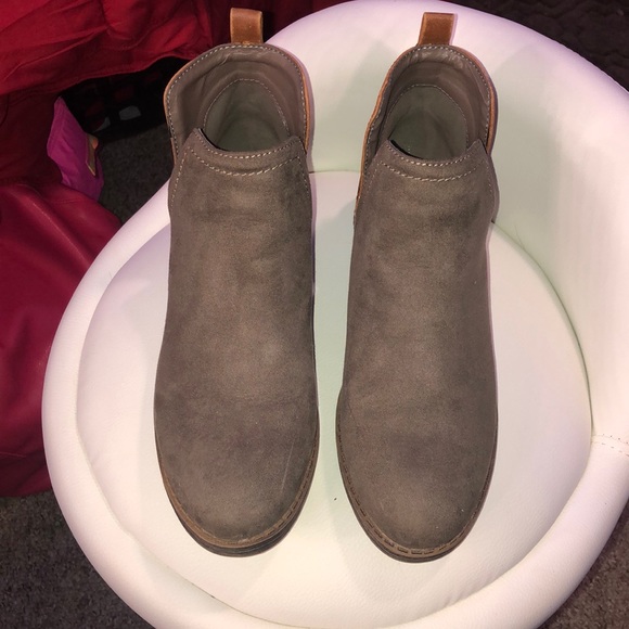 Chelsea Boot - Picture 4 of 10